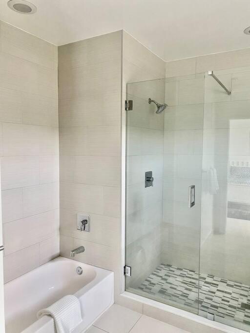 Across The Ocean Few Steps To Beach Contemporary Three Bedroom Townhouse Pompano Beach Eksteriør bilde