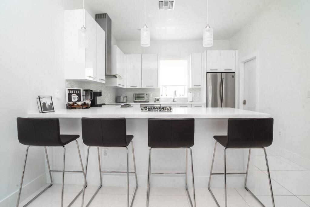 Across The Ocean Few Steps To Beach Contemporary Three Bedroom Townhouse Pompano Beach Eksteriør bilde