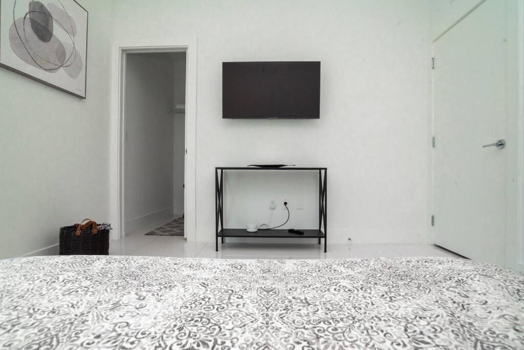 Across The Ocean Few Steps To Beach Contemporary Three Bedroom Townhouse Pompano Beach Eksteriør bilde