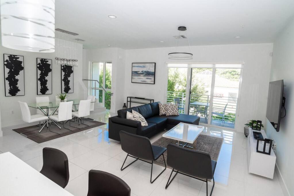 Across The Ocean Few Steps To Beach Contemporary Three Bedroom Townhouse Pompano Beach Eksteriør bilde