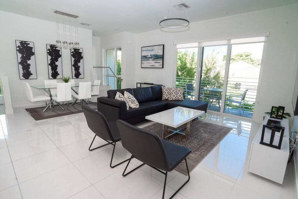 Across The Ocean Few Steps To Beach Contemporary Three Bedroom Townhouse Pompano Beach Eksteriør bilde