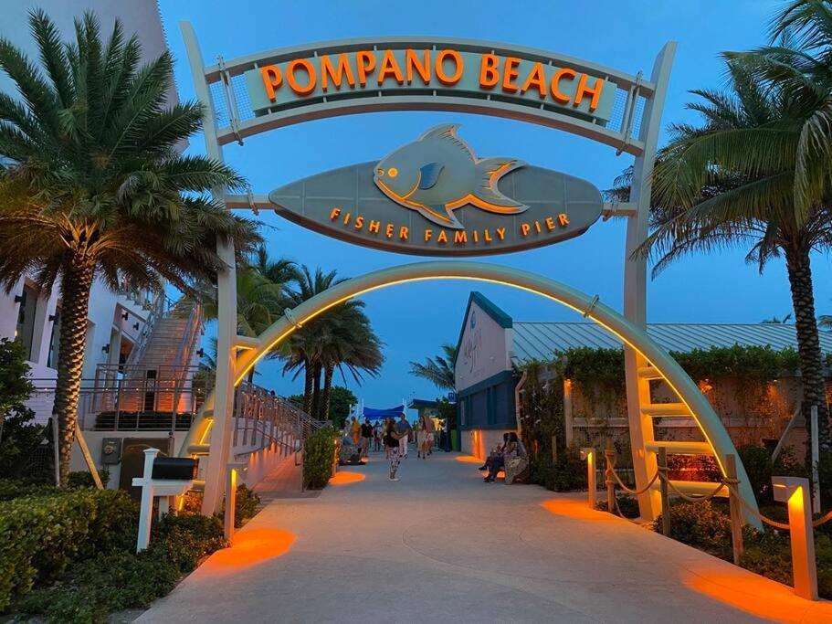 Across The Ocean Few Steps To Beach Contemporary Three Bedroom Townhouse Pompano Beach Eksteriør bilde