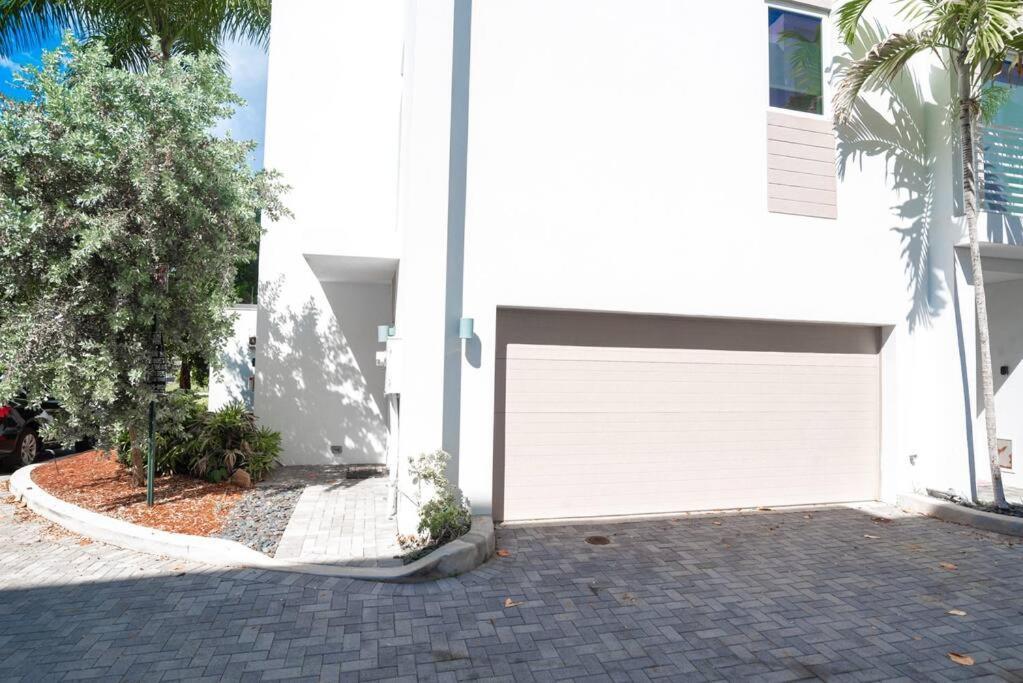 Across The Ocean Few Steps To Beach Contemporary Three Bedroom Townhouse Pompano Beach Eksteriør bilde