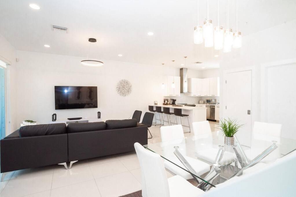 Across The Ocean Few Steps To Beach Contemporary Three Bedroom Townhouse Pompano Beach Eksteriør bilde