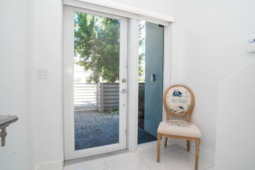 Across The Ocean Few Steps To Beach Contemporary Three Bedroom Townhouse Pompano Beach Eksteriør bilde