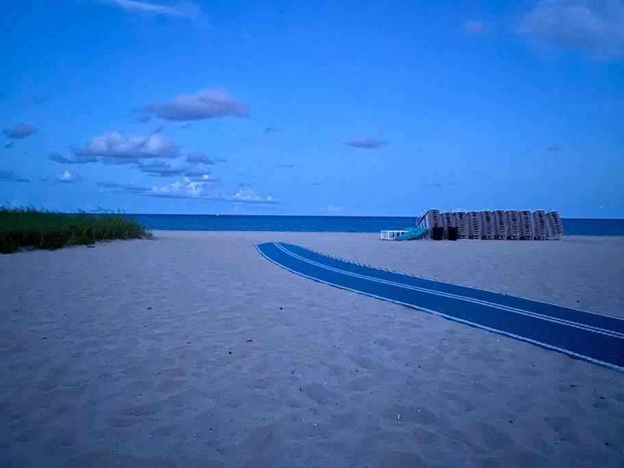 Across The Ocean Few Steps To Beach Contemporary Three Bedroom Townhouse Pompano Beach Eksteriør bilde
