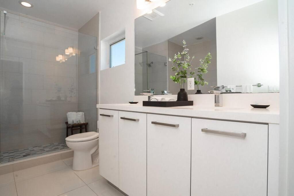 Across The Ocean Few Steps To Beach Contemporary Three Bedroom Townhouse Pompano Beach Eksteriør bilde