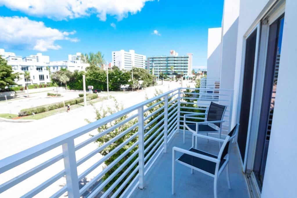 Across The Ocean Few Steps To Beach Contemporary Three Bedroom Townhouse Pompano Beach Eksteriør bilde